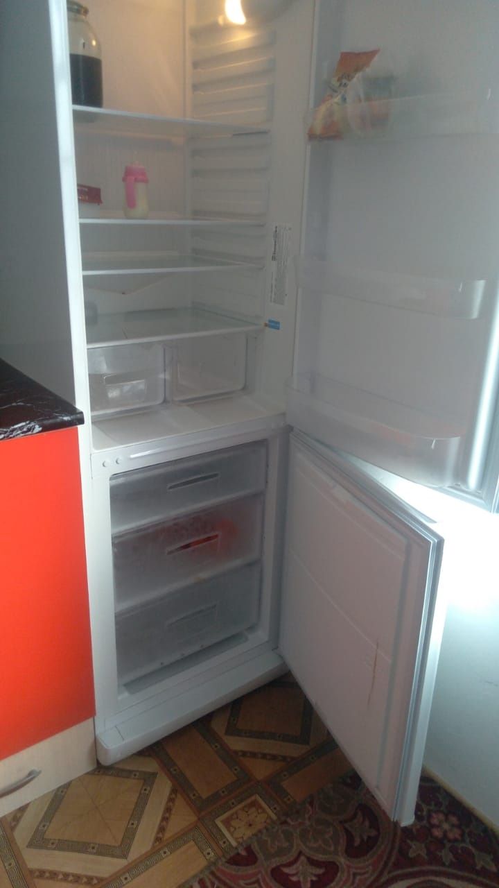 Холодильник  100000
