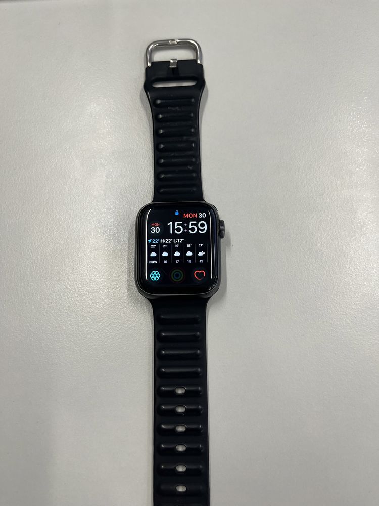 Продается apple watch 6 40mm в хорошем состоянии. Цена окончательна!!!