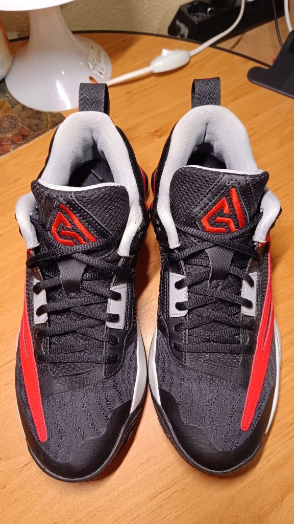 Маратонки Nike 42 номер