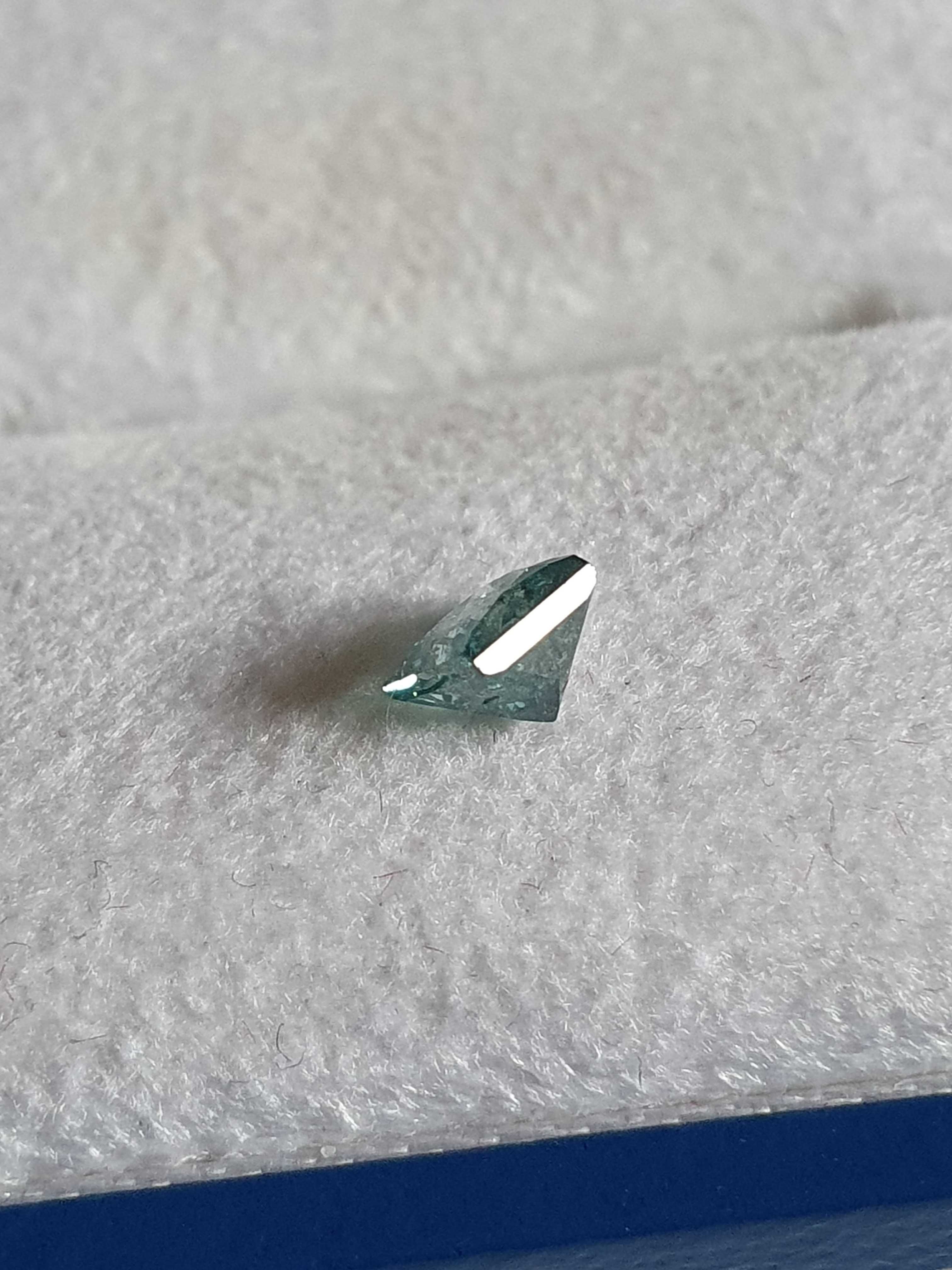 Diamant natural albastru 0,3ct taiatura PRINCESS