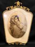Icoana (print sepia sau litografie) ce o reprezinta pe Fecioara Maria