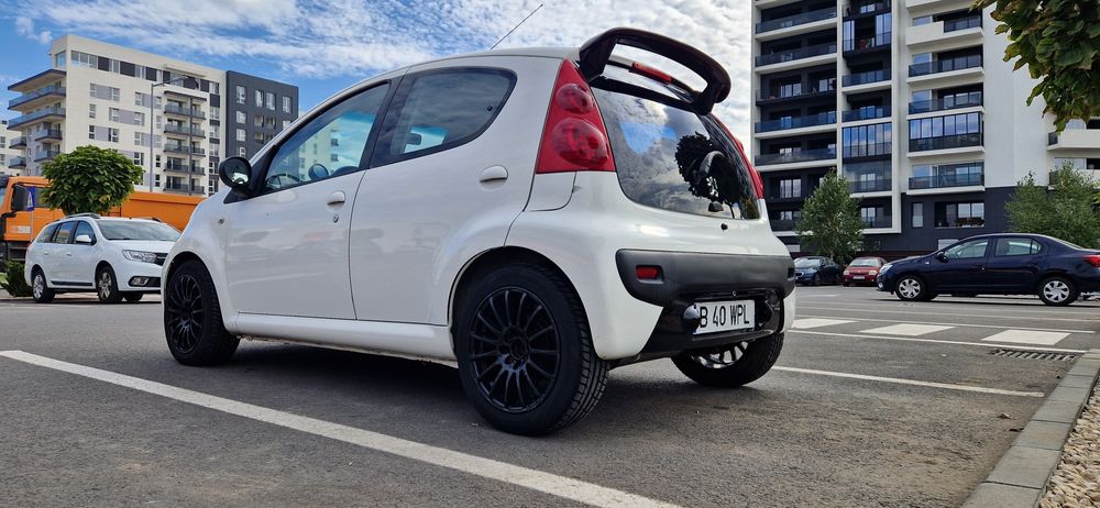 Vând Peugeot 107 ( aceeași mașina ca Toyota Aygo -Citroen C1)