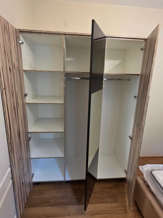 Гардероб с огледало