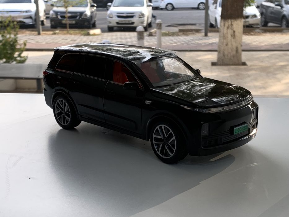 Modelka Lixiang 9 1:24