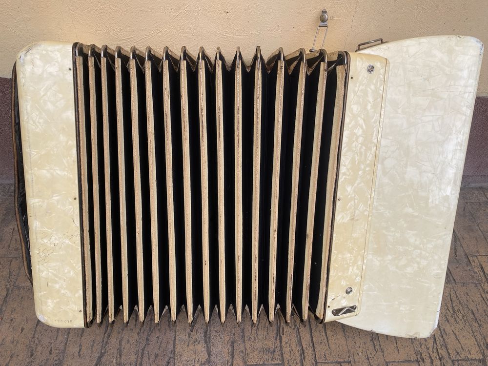 acordeon Hohner Tango 120 basi ( pentru piese )