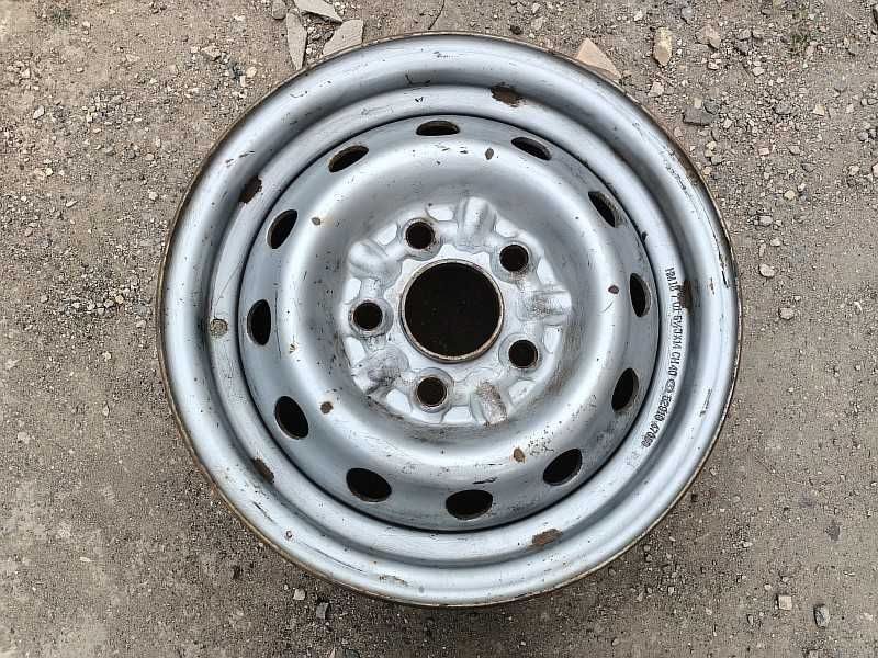 Продам оригинальный металлический диск на автомашину Hyndai