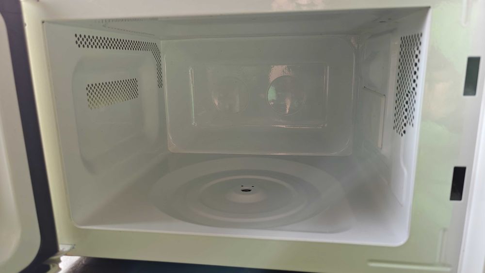 Daewoo Cuptor cu microunde impecabil