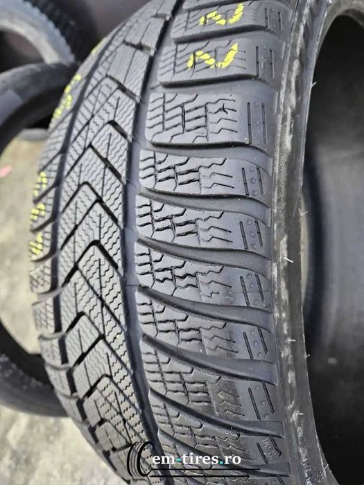 Anvelopa Iarna 235/35 R20 PIRELLI Sottozero 3 92W