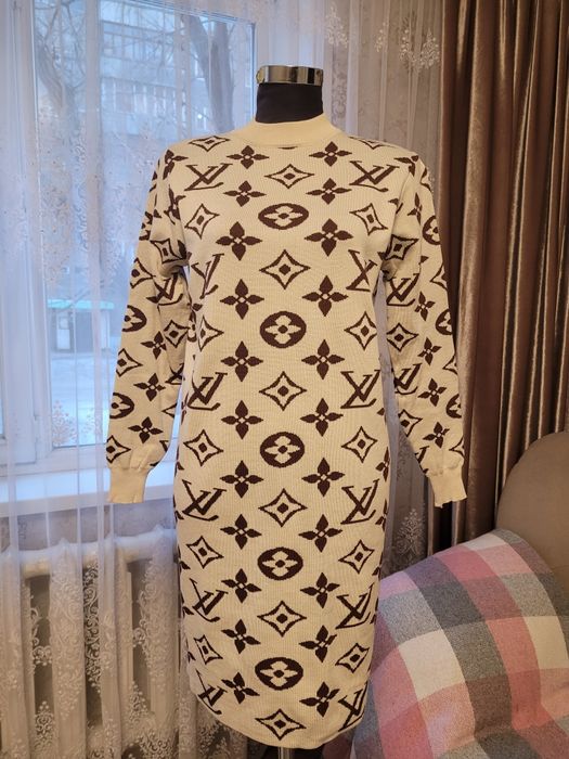 Платье трикотажное, красивое!