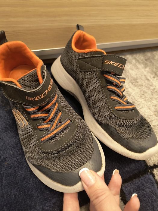 Adidași firma Sketchers Nr 35