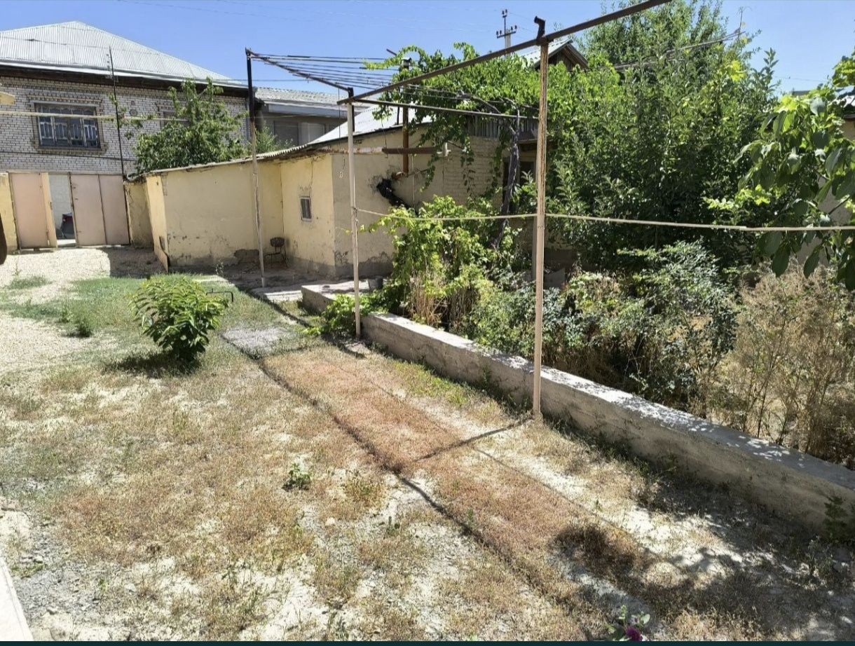 ХИШРАВ ховли сотилади.