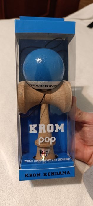 Kendama Krom Pop Albastru Închis