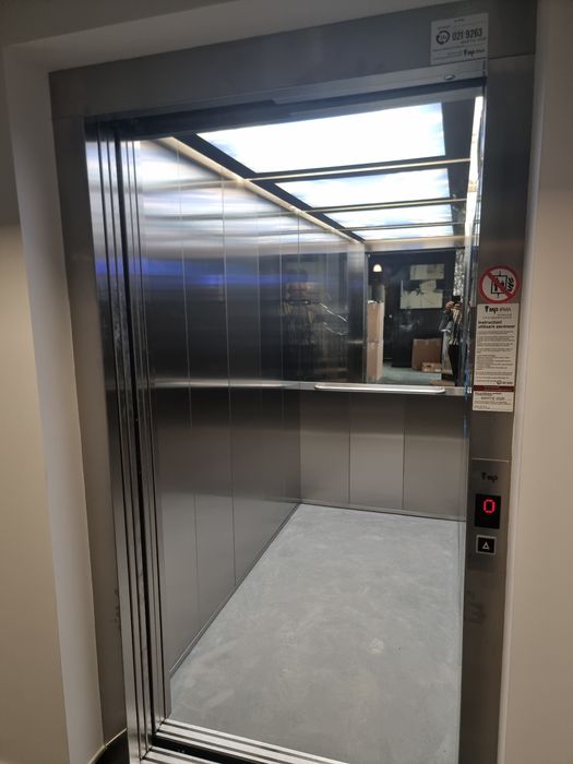 Inchiriere cladire cu lift mare, 9 locuri parcare  pretabil spital , c