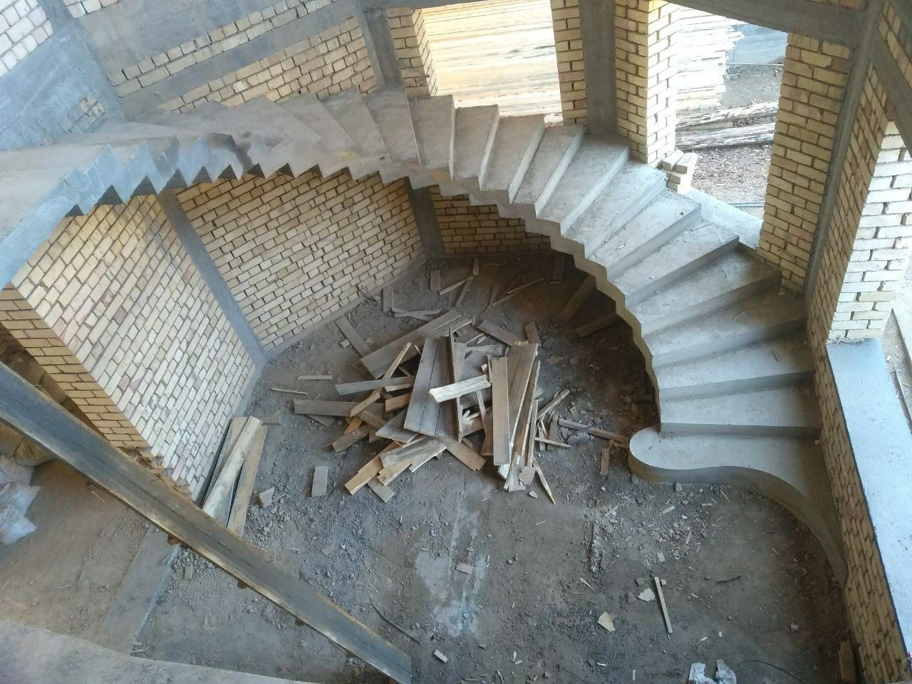 Beton zinalar quyamiz