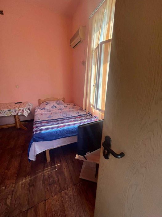 Дава се под наем Едностаен апартамент в Бургас, Център - 22 кв.м за 175 € - Снимка #2