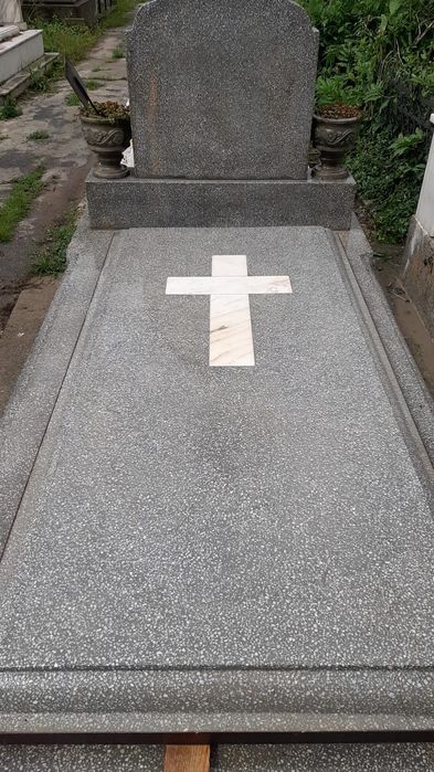 Vând loc de veci Cimitirul Bellu