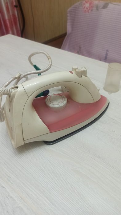 Продаю утюг паровой