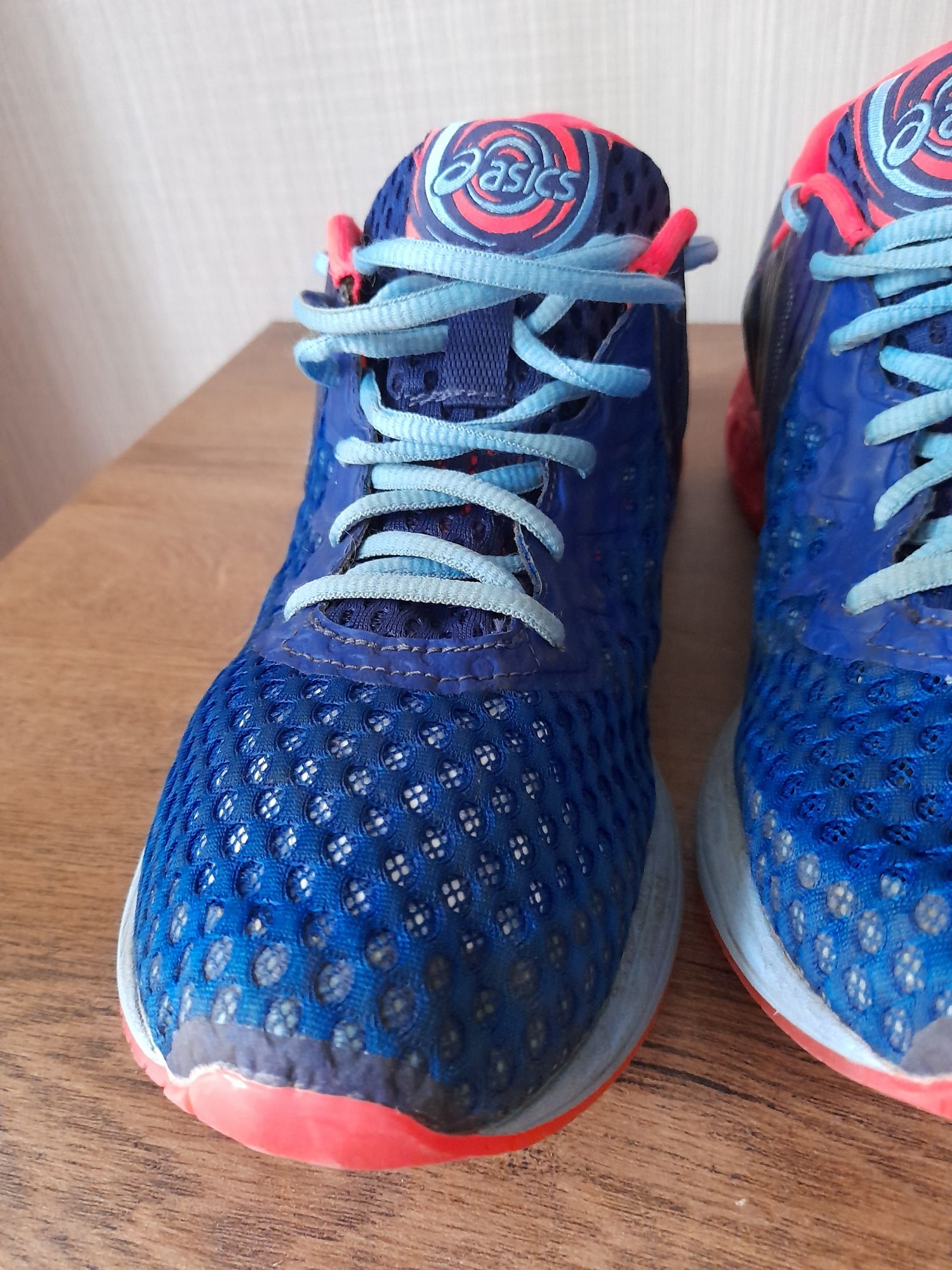 Asics NOOSA FF2 маратонки 42 номер.