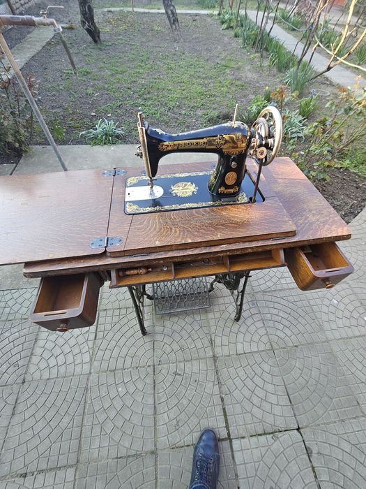 Sincer mașină cusut antică