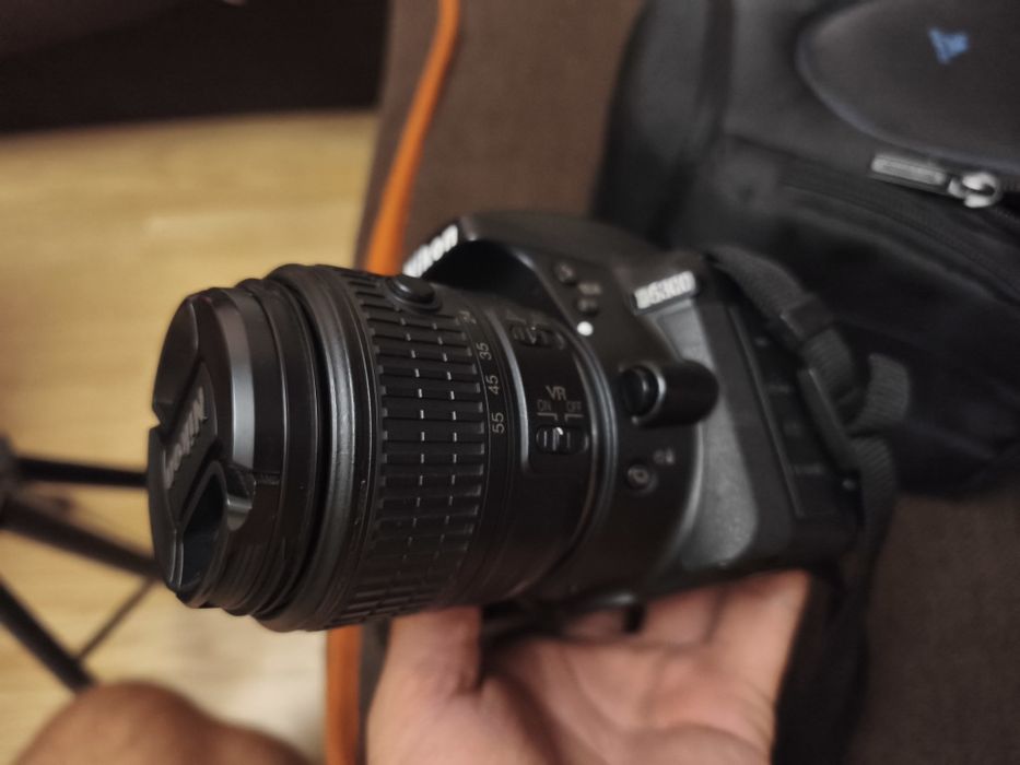 Nikon D 5300 тяло + 18-55mm обектив + 32gb карта + подарък чанта