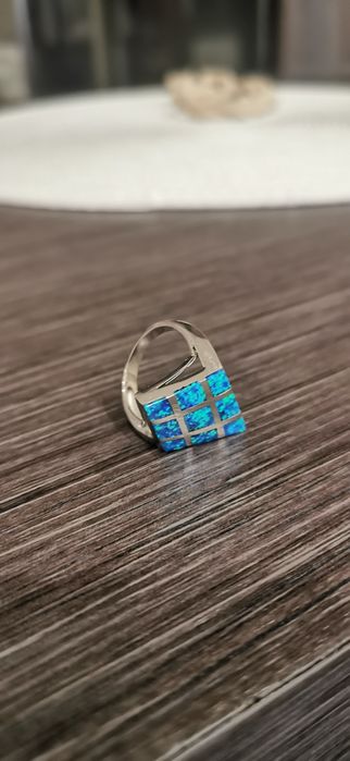 Пръстен с тюркоазени камъни