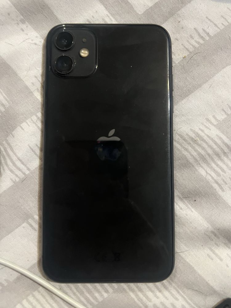 Продавам iphone 11 64 gb