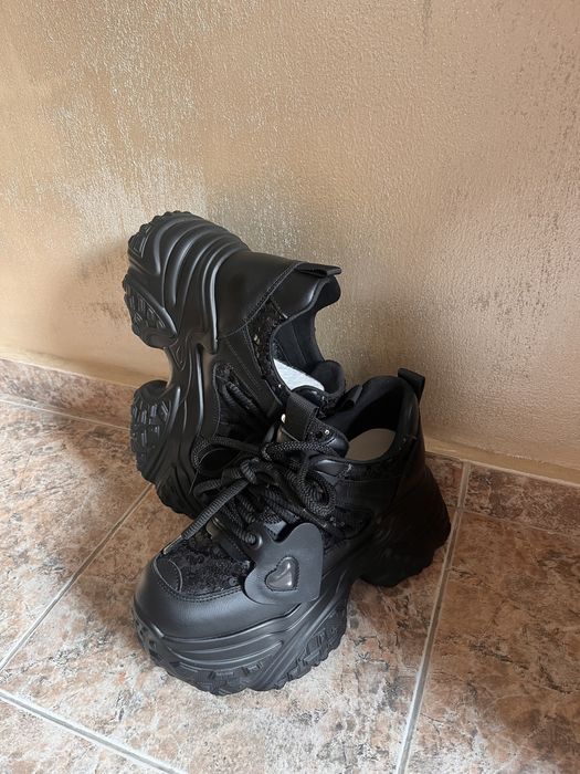 Обувки от естетвена кожа