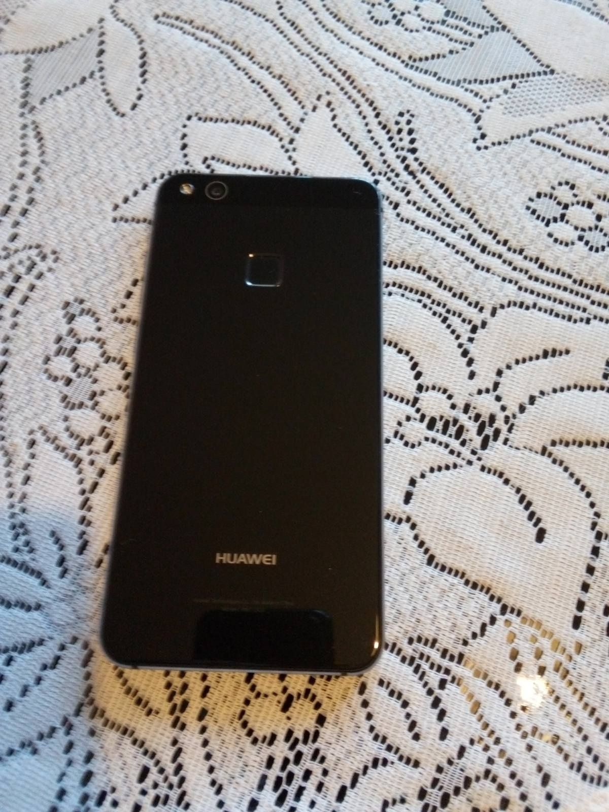 Продавам смартфон Huawei P10 Lite
