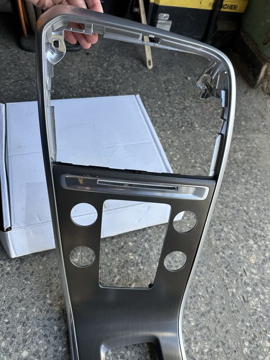 Средна конзола с управлението за Volvo XC60 fecelift