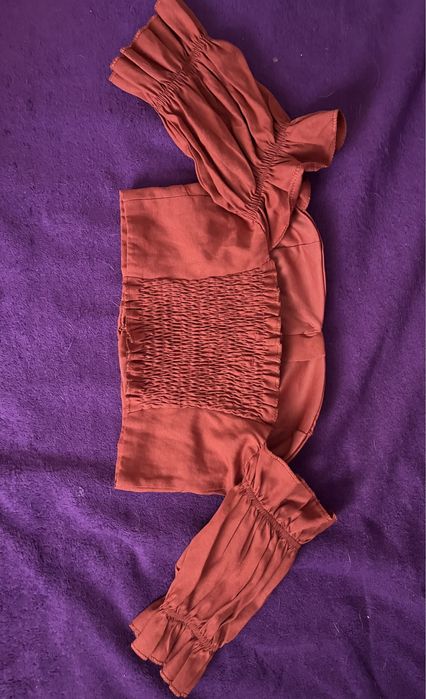 2 Top uri noi cu eticheta