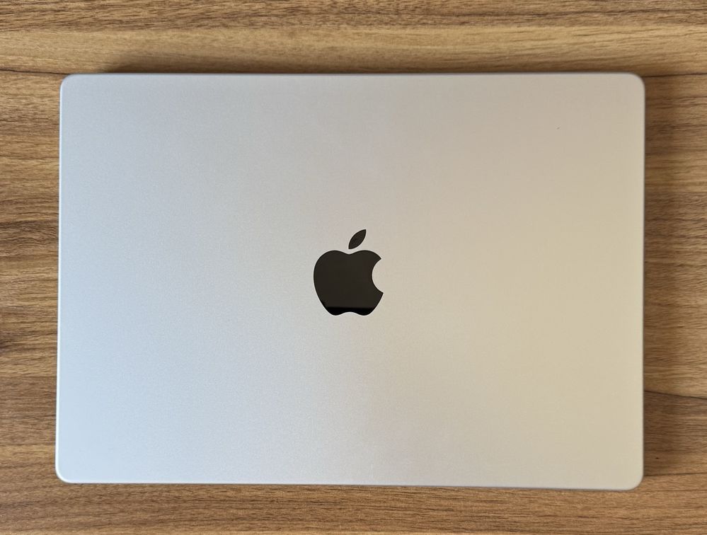 MacBook Pro m4 (silver)