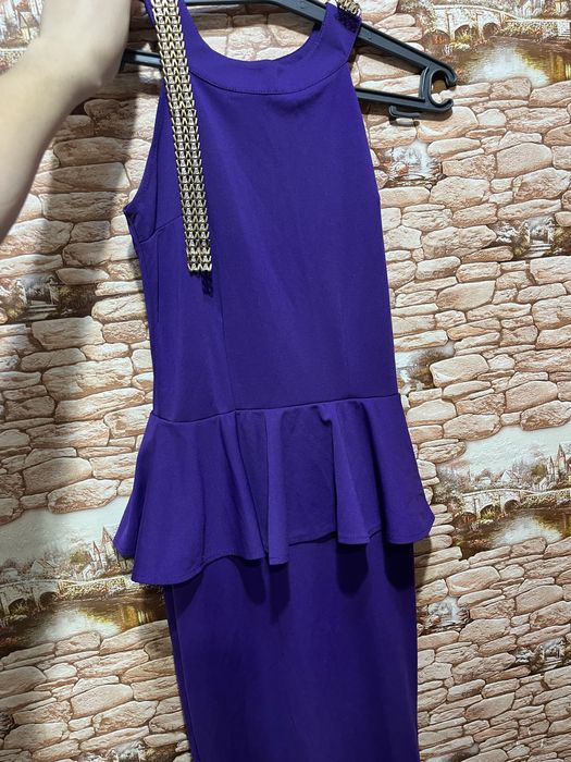 Платье по фигуре.