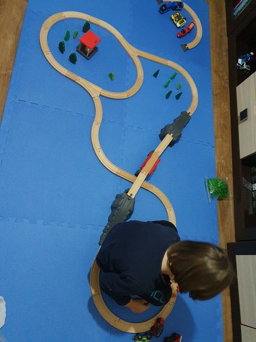 2 Seturi sine de lemn si trenulet mecanic