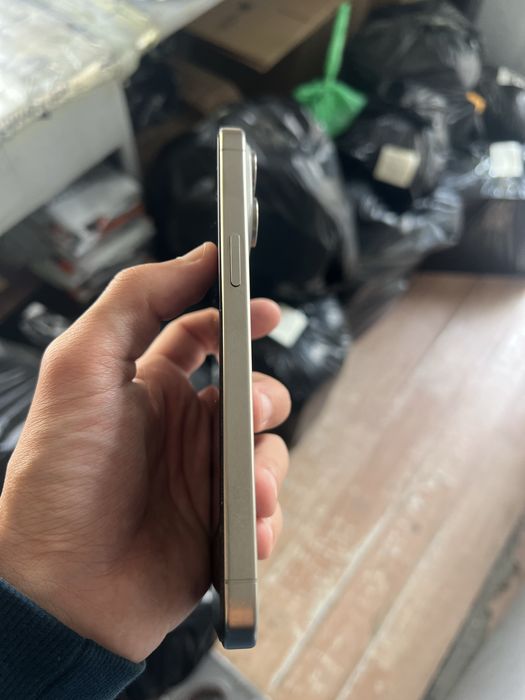 IPhone 15 pro max natural titanium
