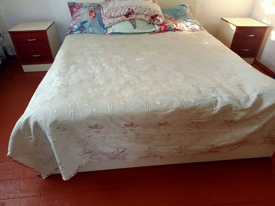 Продам спальный гарнитур в очень хорошем состоянии