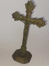 Crucifix vechi metalic cu Isus răstignit