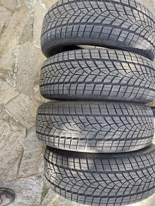 4 бр зимни гуми Goodyear 215/60/R17 Ultragrip Performance SUV