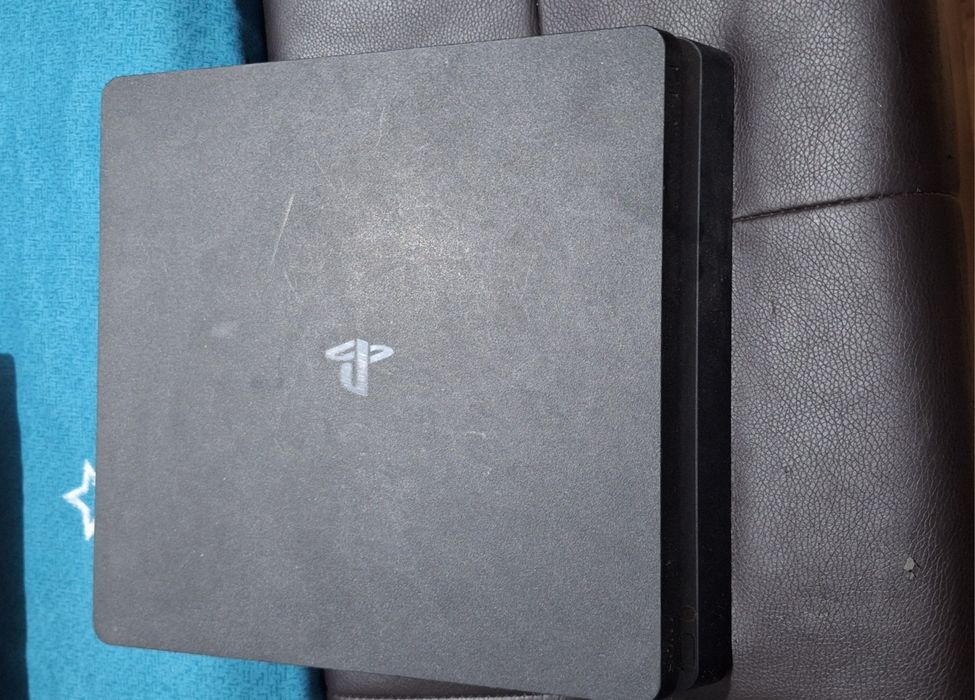 ps4, 1tb + 2 jocuri la pachet, vine cu cont 50+ jocuri, preț negociabi