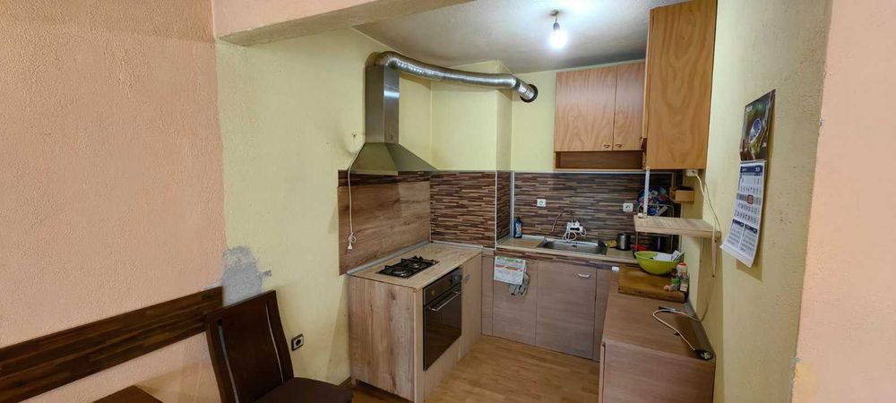 Продавам тристаен апартамент в кв. Опълченски