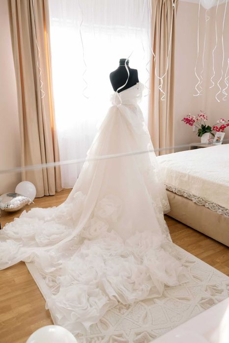 Rochie de mireasă Milla Nova - 2 trene + voal (mărimea 36)