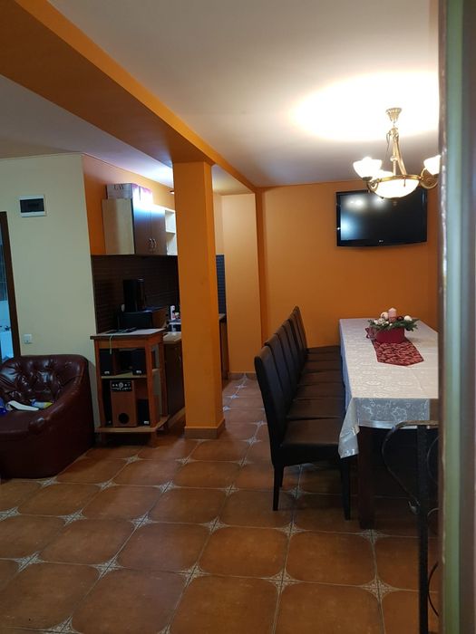 Închiriem vila în imediata apropiere a statiunii Sinaia...1500 lei