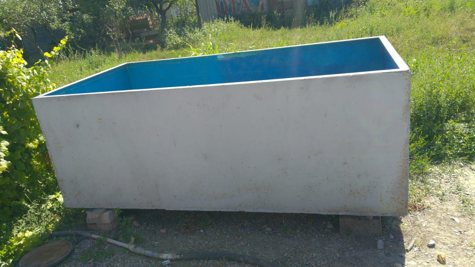 Продам бассейн бак 2в