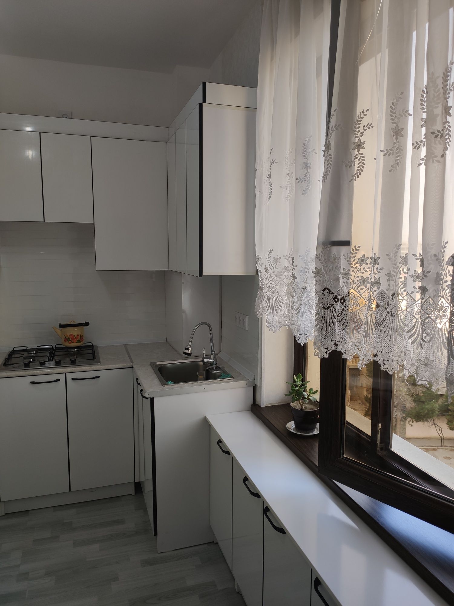 Сдается в аренду 2х ком.кв.вокзал.55 каадр.5 этаж,новострой,лифт имеет