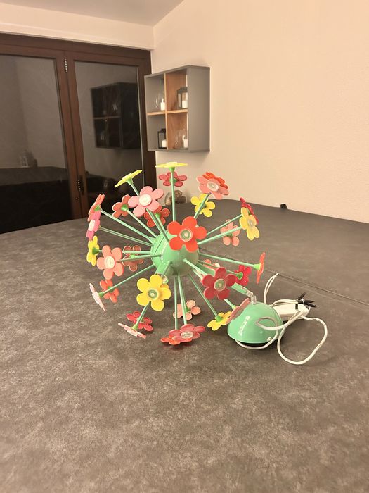 Lustra si aplica deosebite, culori vii