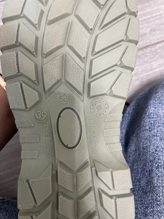 Продам Ботинки зимнии