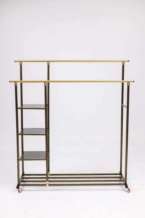 Металлическая вешалка для одежды