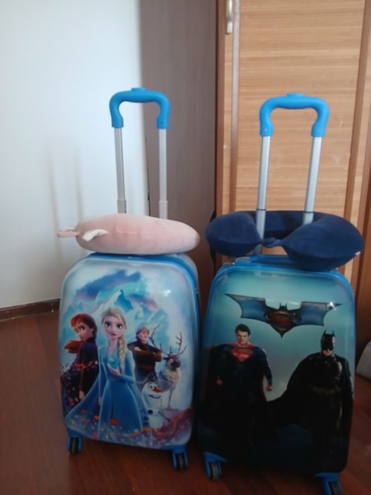 Продам детские чемоданы