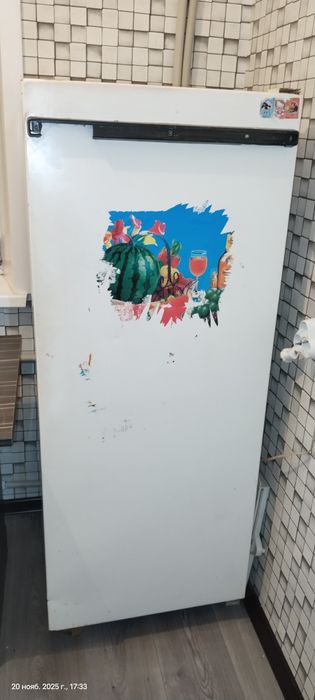 Продам холодильник морозит