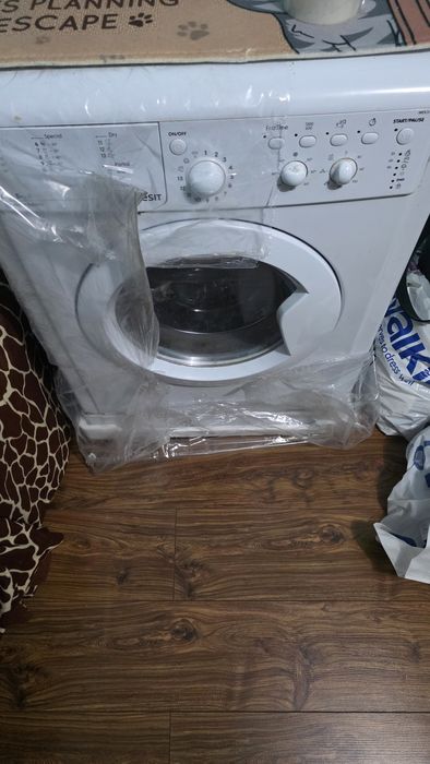 Masina de spălat cu uscător Indesit