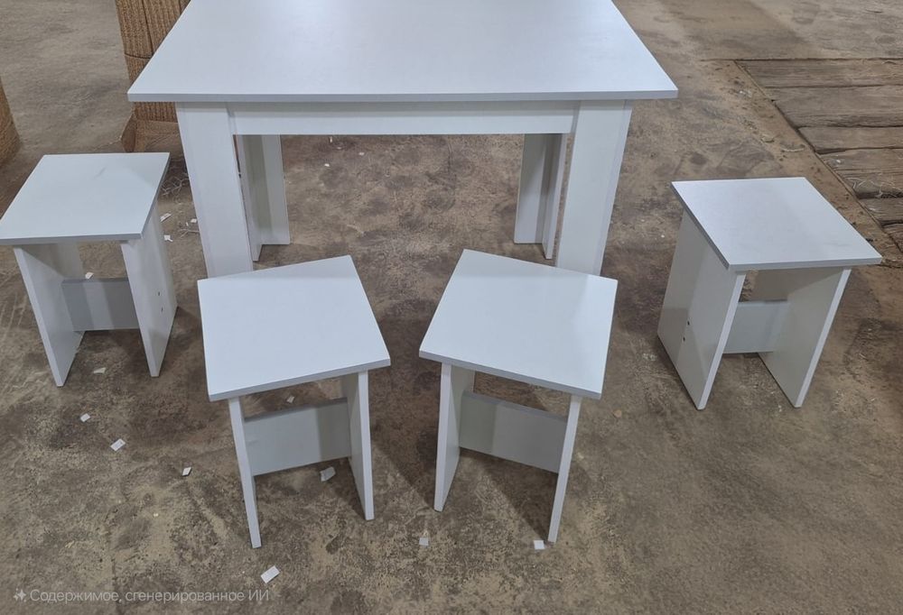 Продам новые стол и 4табуретки.